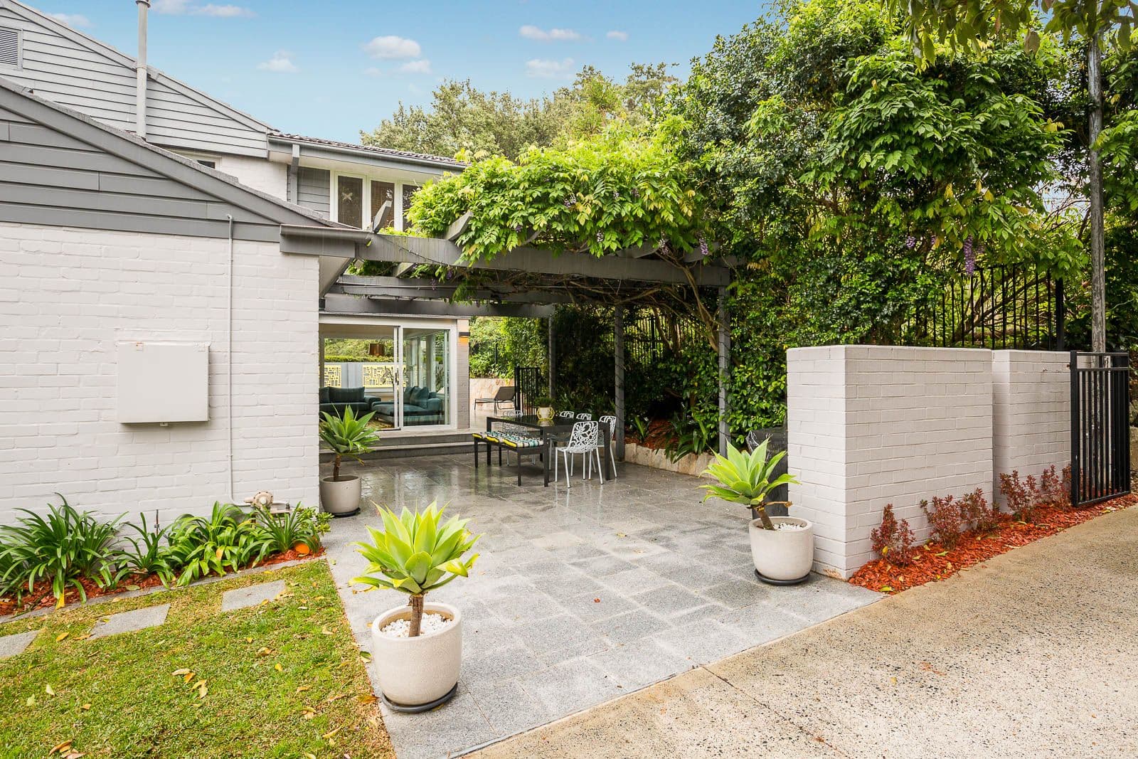 56 Kingslangley Road, Greenwich - Image 1
