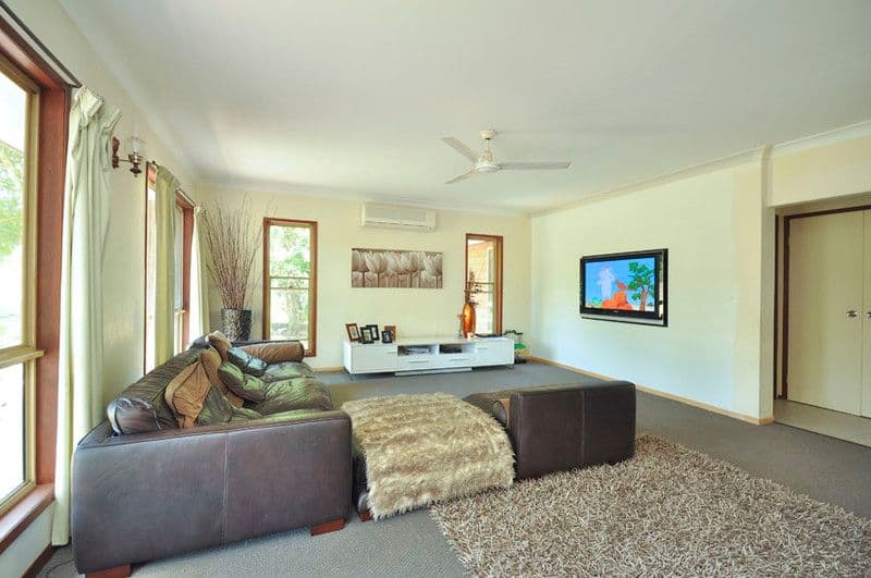 8 Azalea Street, Redland Bay QLD 4165, Redland Bay - Thumbnail 2