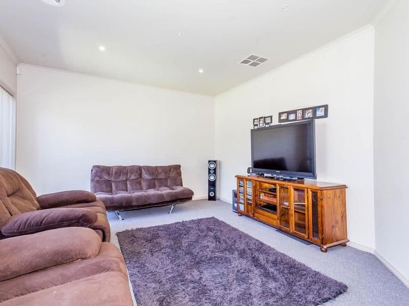 2 Tucker Place, Caroline Springs VIC 3023, Caroline Springs - Thumbnail 3
