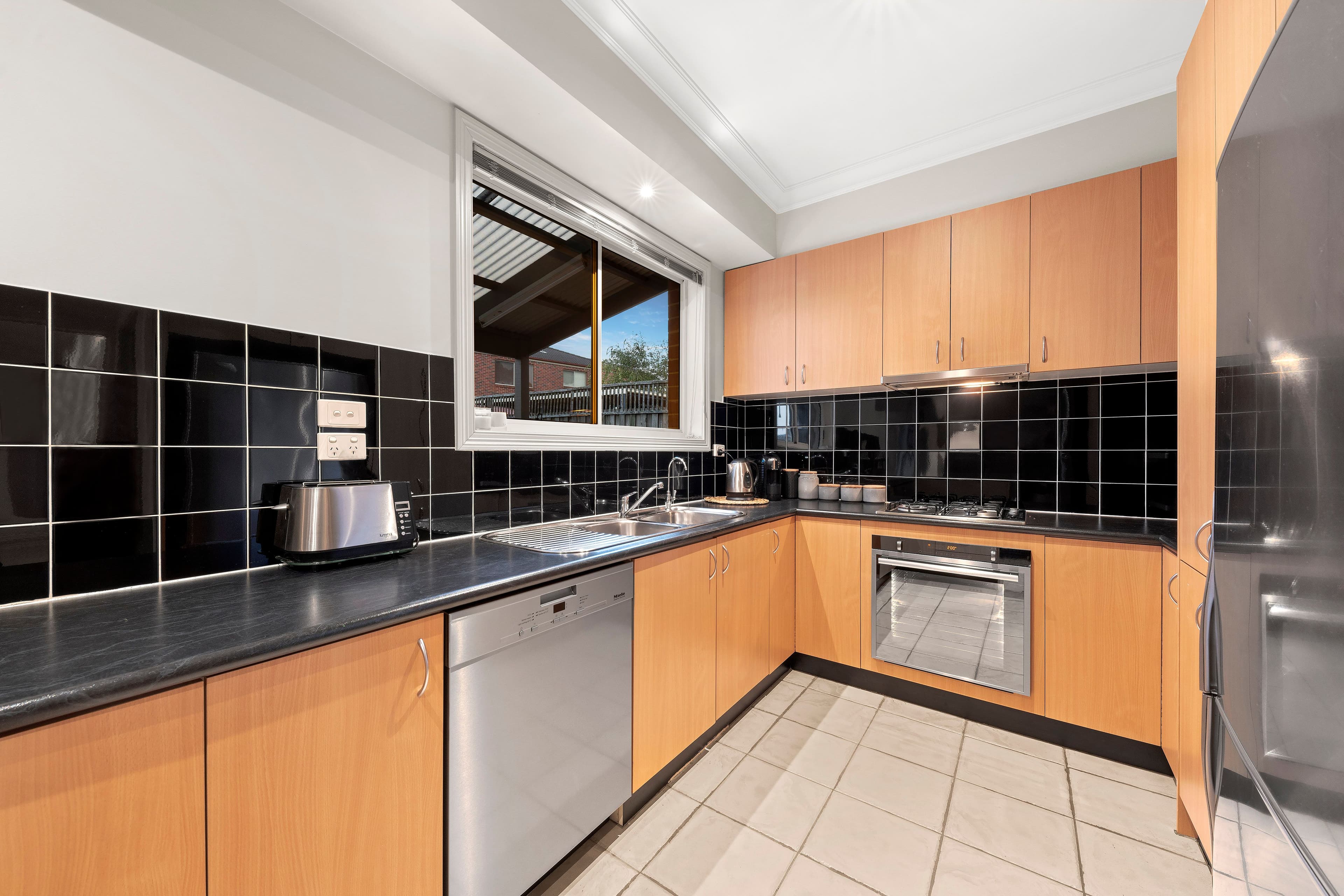 11 Tyndall Way, Mill Park VIC 3082, Mill Park - Thumbnail 2