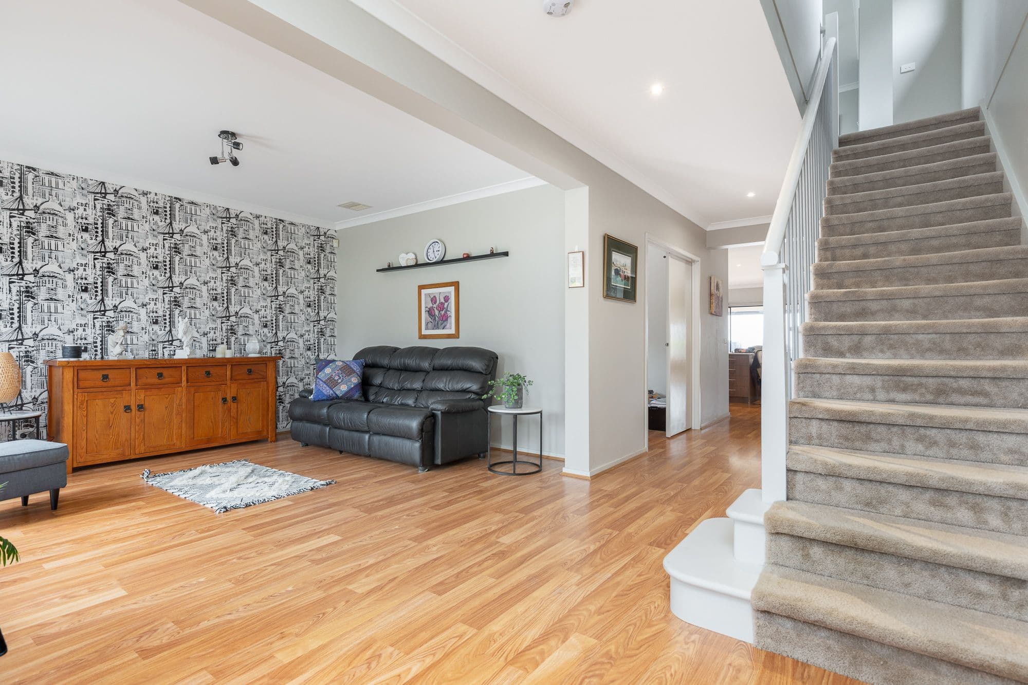 8 Glade Court, Berwick VIC 3806, Berwick - Thumbnail 2