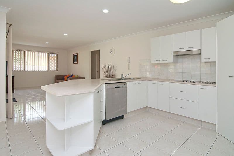 9 Avondale Crescent, PARKINSON QLD 4115, Parkinson - Thumbnail 4