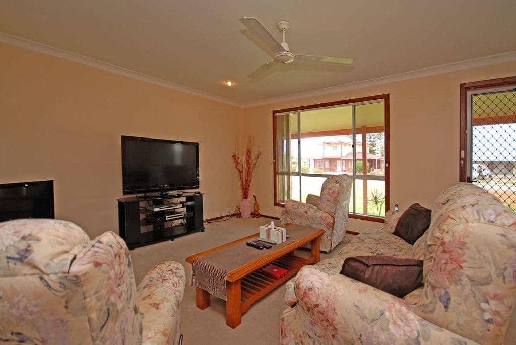 3 Coubrough Place, Jurien Bay WA 6516, Jurien Bay - Thumbnail 2