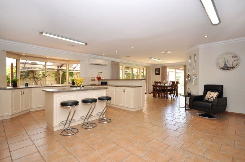 2 Nicholas Walk, ABERFOYLE PARK SA 5159, Aberfoyle Park - Thumbnail 2