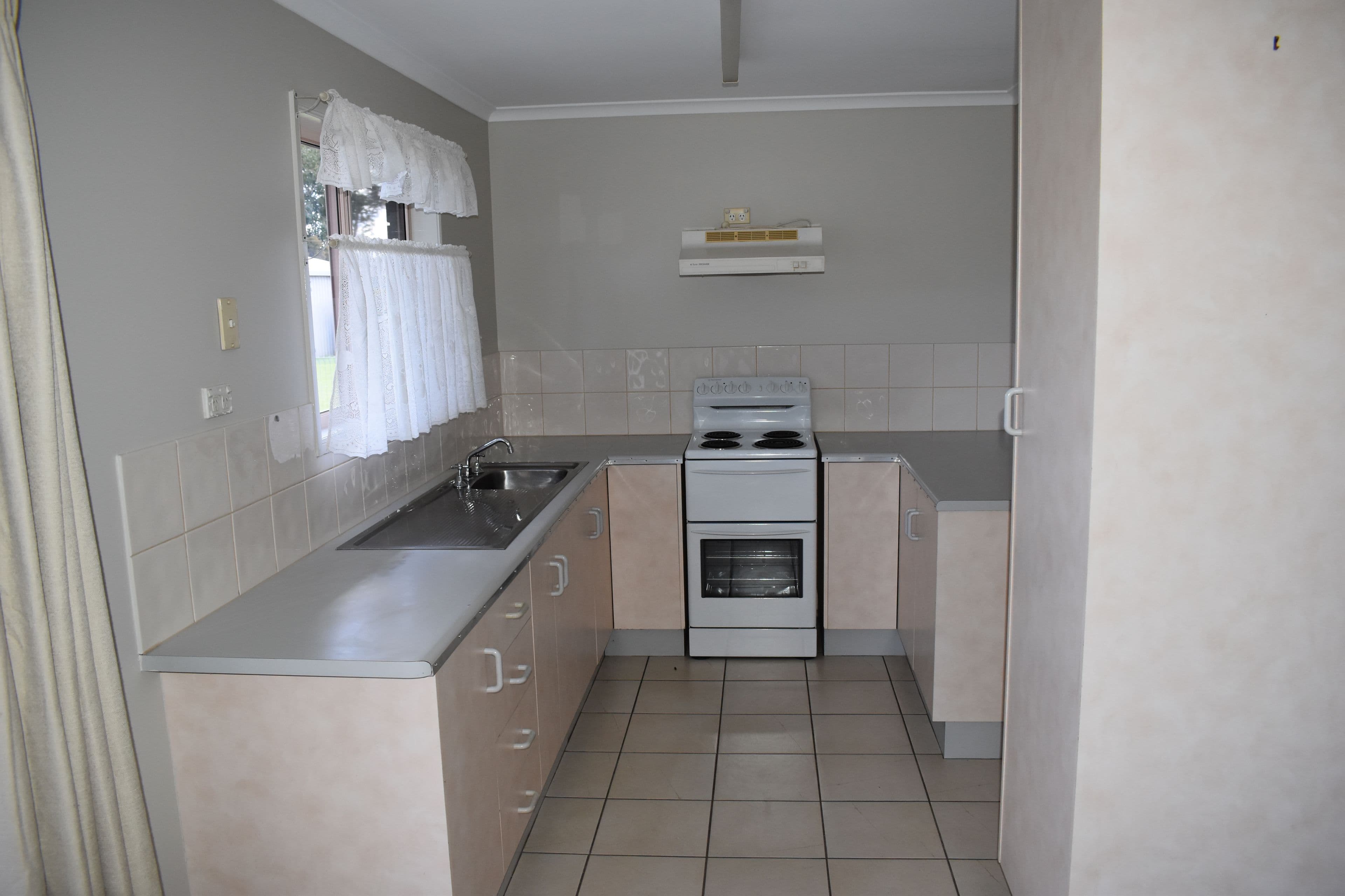 40 White Street, Emerald QLD 4720, Emerald - Thumbnail 4
