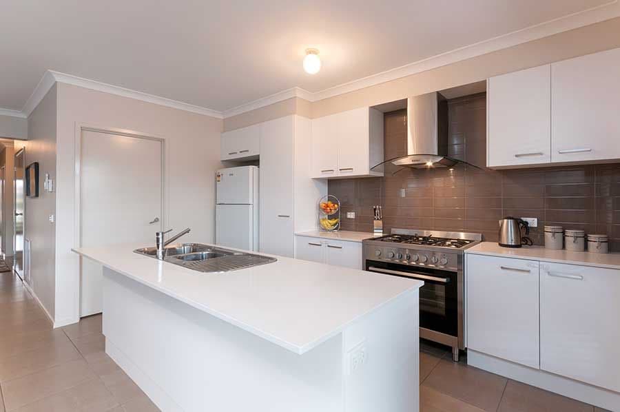 24 Viewside Crescent, Craigieburn VIC 3064, Craigieburn - Thumbnail 2