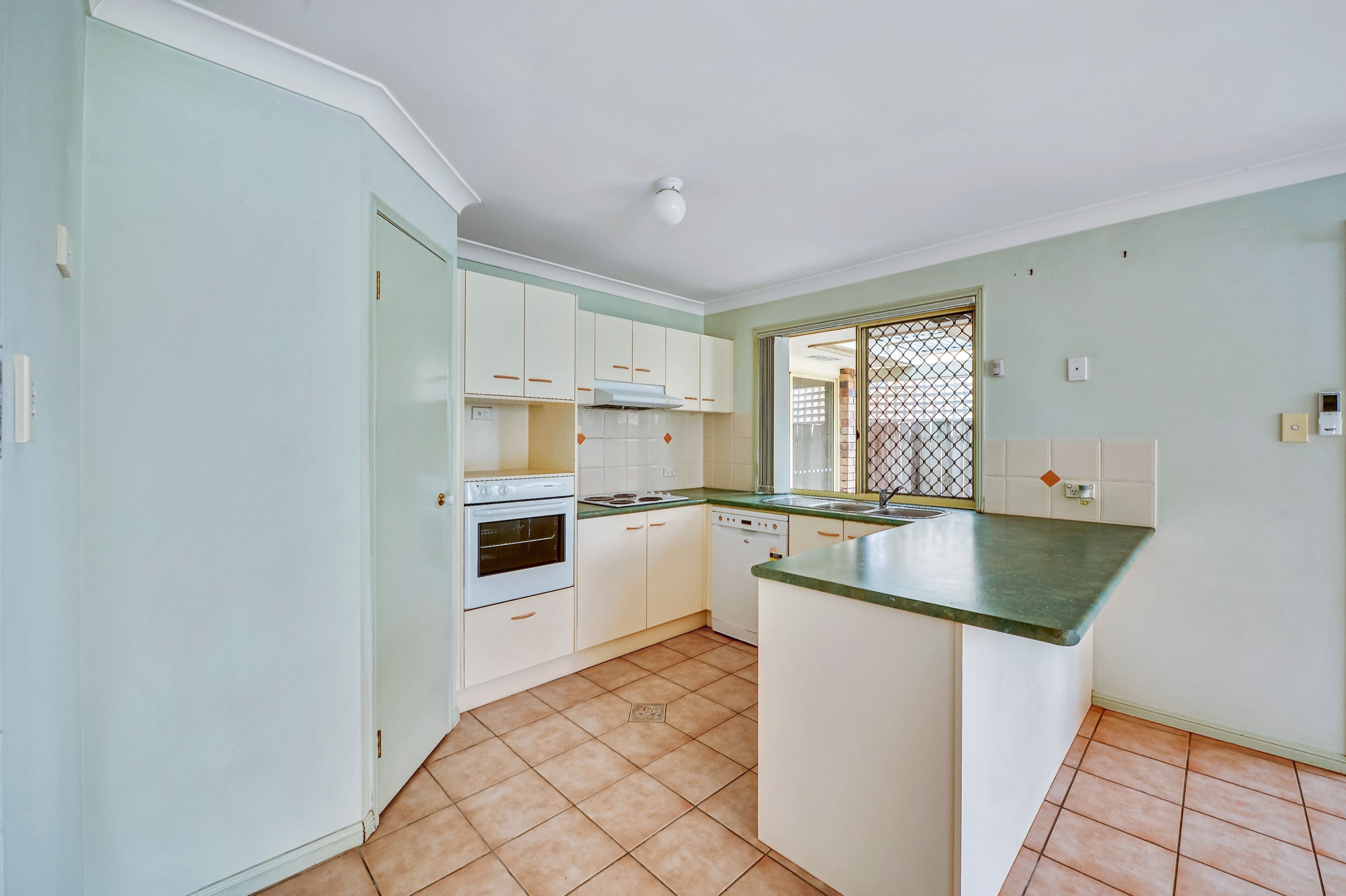 10 Harvard Place, Forest Lake QLD 4078, Forest Lake - Thumbnail 3