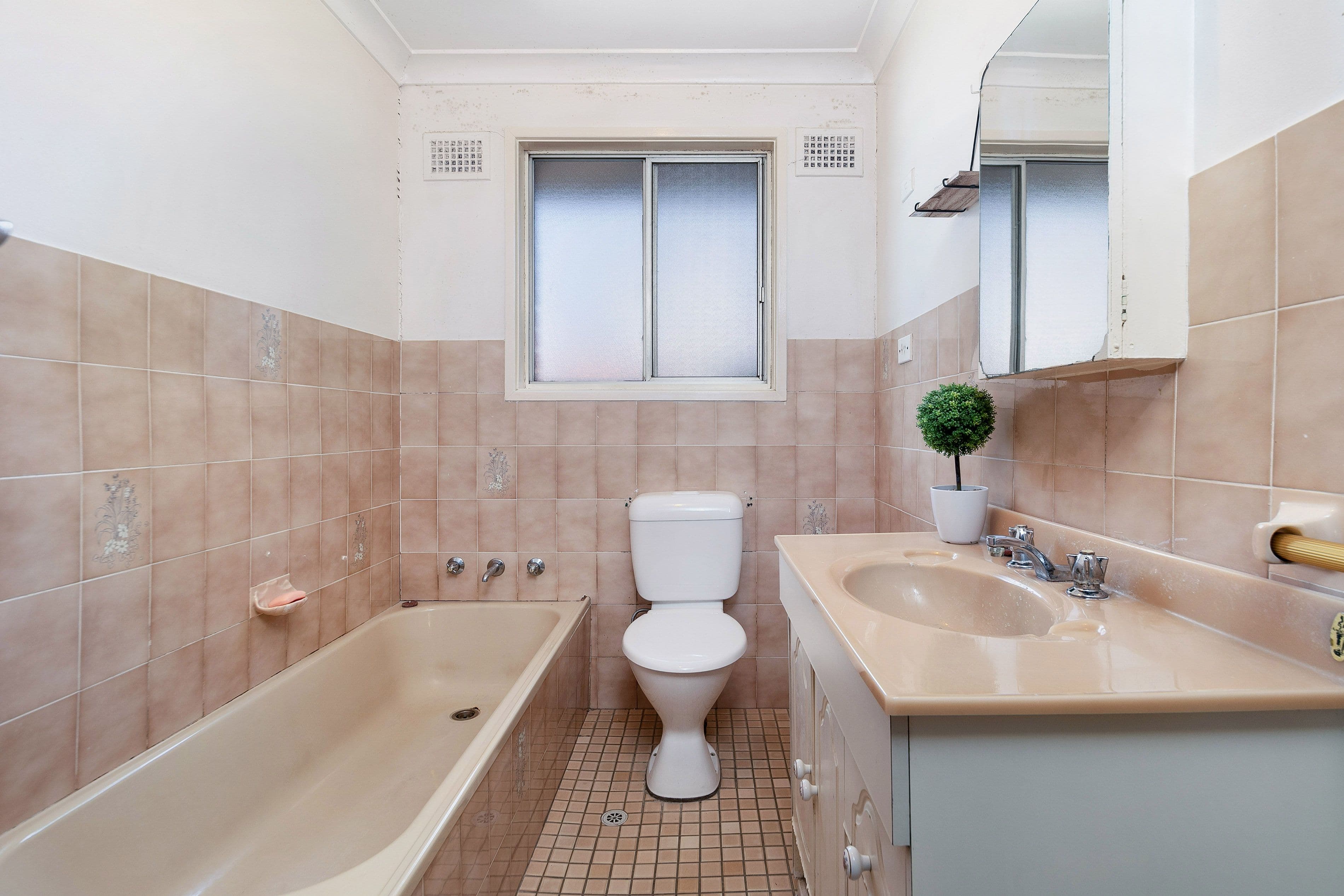 28 Binalong Avenue, Georges Hall NSW 2198, Georges Hall - Thumbnail 6