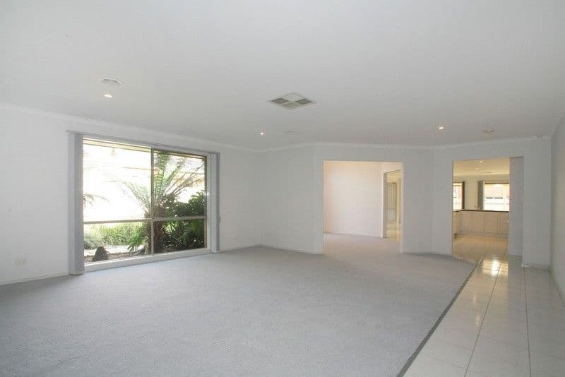11 Kalimna Court, ROWVILLE VIC 3178, Rowville - Thumbnail 2