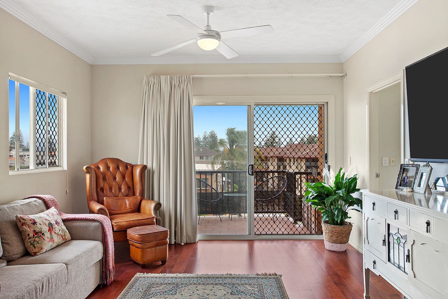 37 Sunbrite Avenue, Mermaid Beach QLD 4218, Mermaid Beach - Thumbnail 4