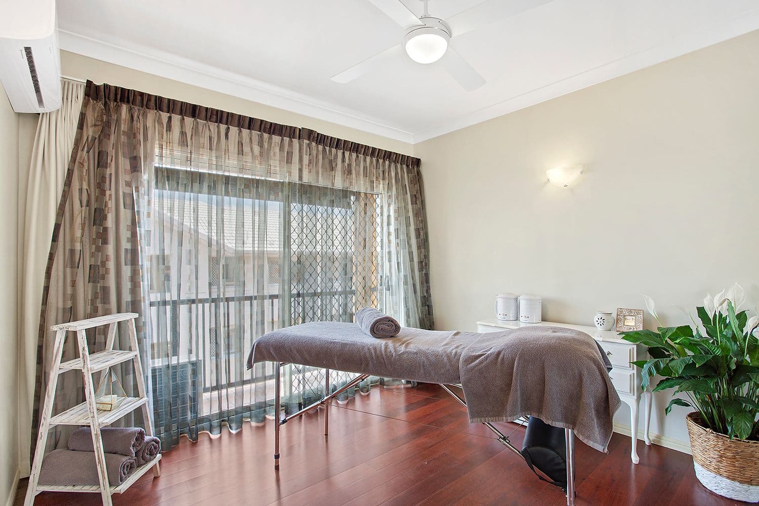 37 Sunbrite Avenue, Mermaid Beach QLD 4218, Mermaid Beach - Thumbnail 6