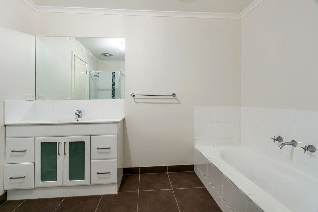 70 Hayston Boulevard, EPPING VIC 3076, Epping - Thumbnail 3