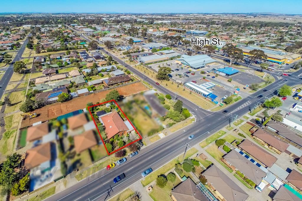 10 O'Neills Road, MELTON VIC 3337, Melton - Thumbnail 2