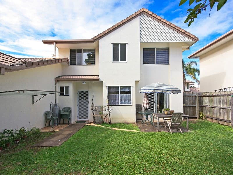 2 St Kevins Avenue, BENOWA QLD 4217, Benowa - Thumbnail 2