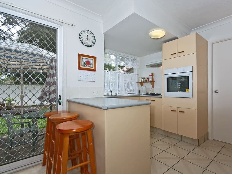 2 St Kevins Avenue, BENOWA QLD 4217, Benowa - Thumbnail 5