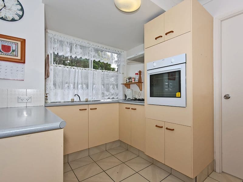 2 St Kevins Avenue, BENOWA QLD 4217, Benowa - Thumbnail 6