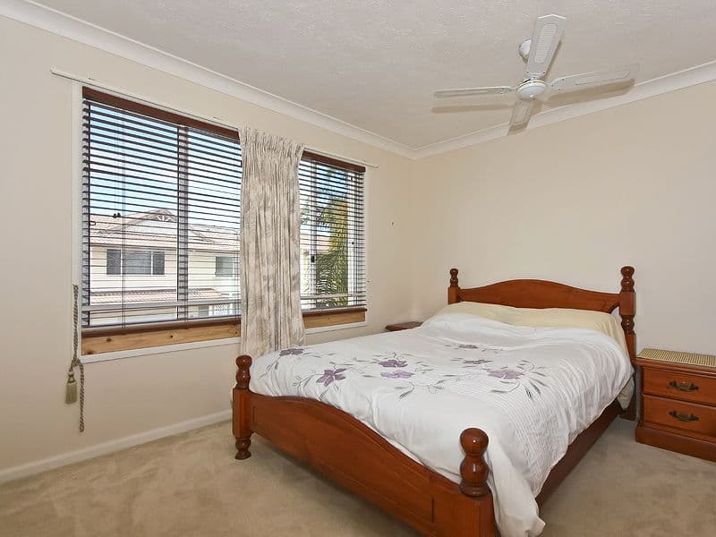 2 St Kevins Avenue, BENOWA QLD 4217, Benowa - Thumbnail 7