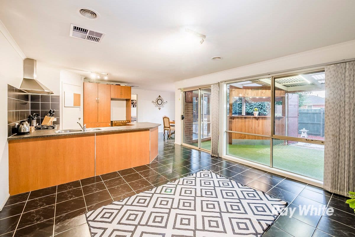 8 Greenbriar Way, Cranbourne West VIC 3977, Cranbourne West - Thumbnail 5