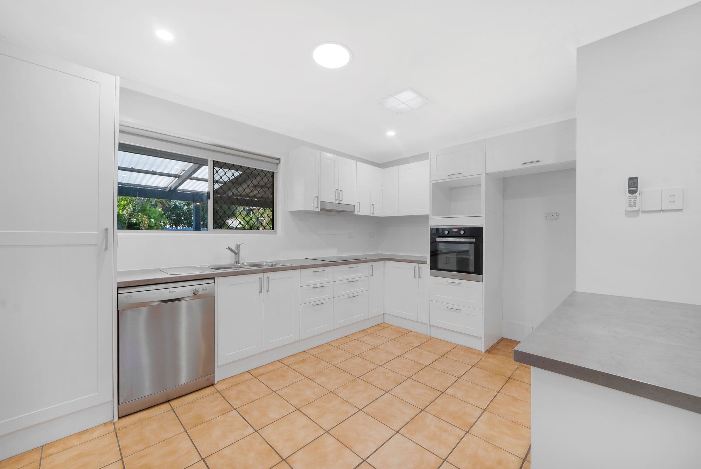 35 Dawn Street, Deception Bay QLD 4508, Deception Bay - Thumbnail 4