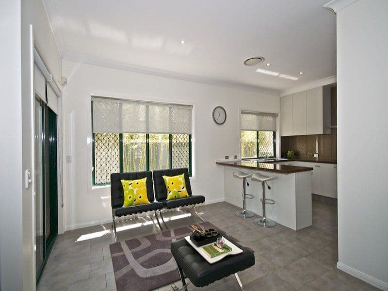 10 Steyning Court, ARUNDEL QLD 4214, Arundel - Thumbnail 8