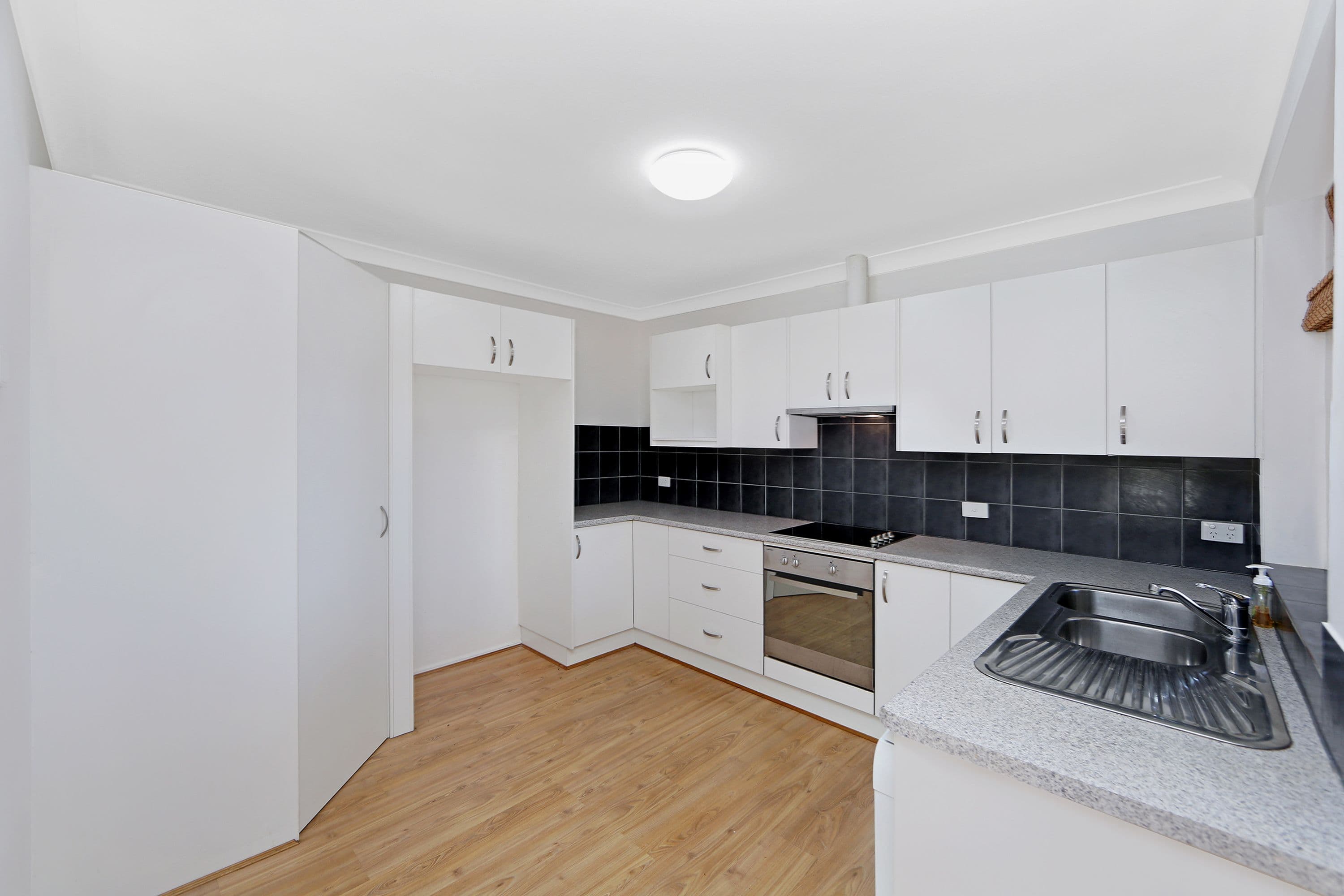 13 Shortland Avenue, Killarney Vale - Thumbnail 2