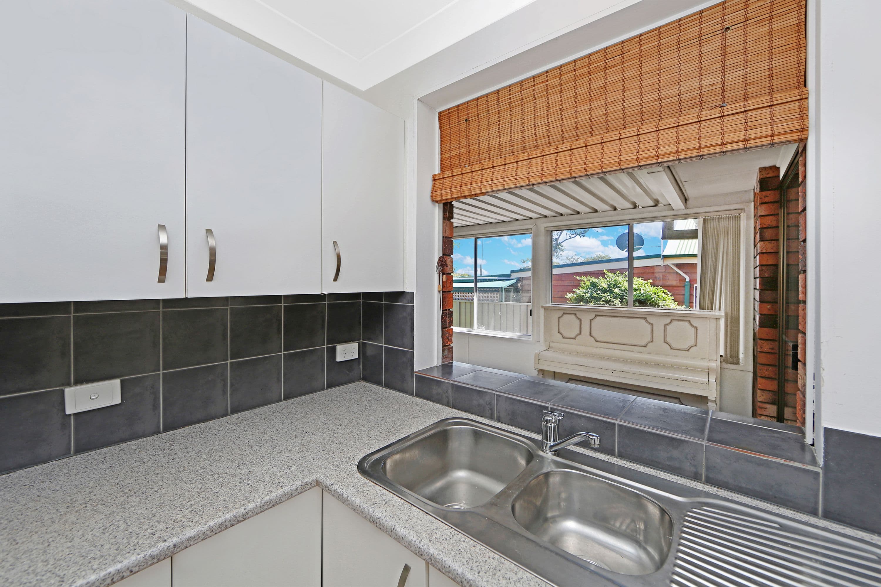 13 Shortland Avenue, Killarney Vale - Thumbnail 3