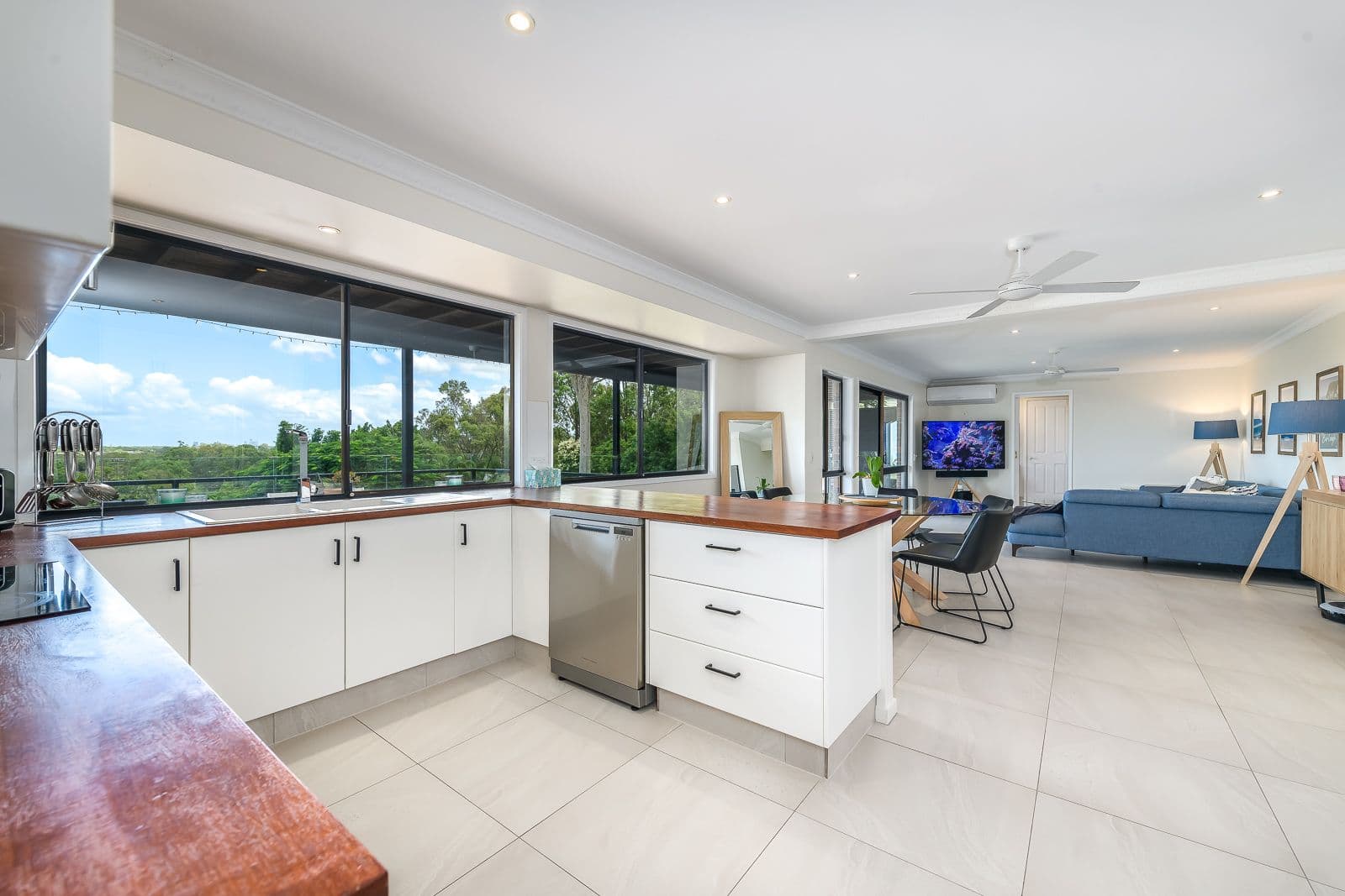 32 Tamworth Drive, Helensvale QLD 4212, Helensvale - Thumbnail 2