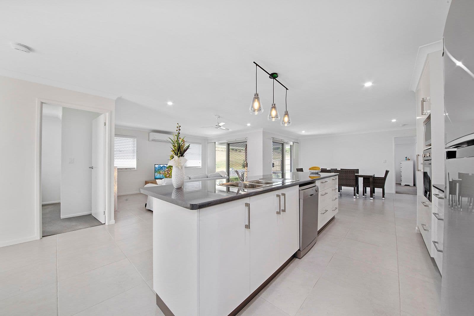 10 Cape Manifold Avenue, Pacific Heights QLD 4703, Pacific Heights - Thumbnail 6