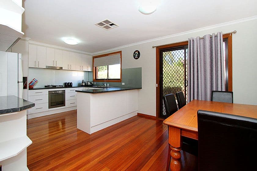 4 Forbes Court, MILL PARK VIC 3082, Mill Park - Thumbnail 3