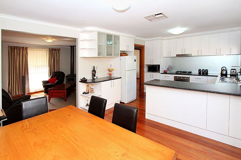 4 Forbes Court, MILL PARK VIC 3082, Mill Park - Thumbnail 4