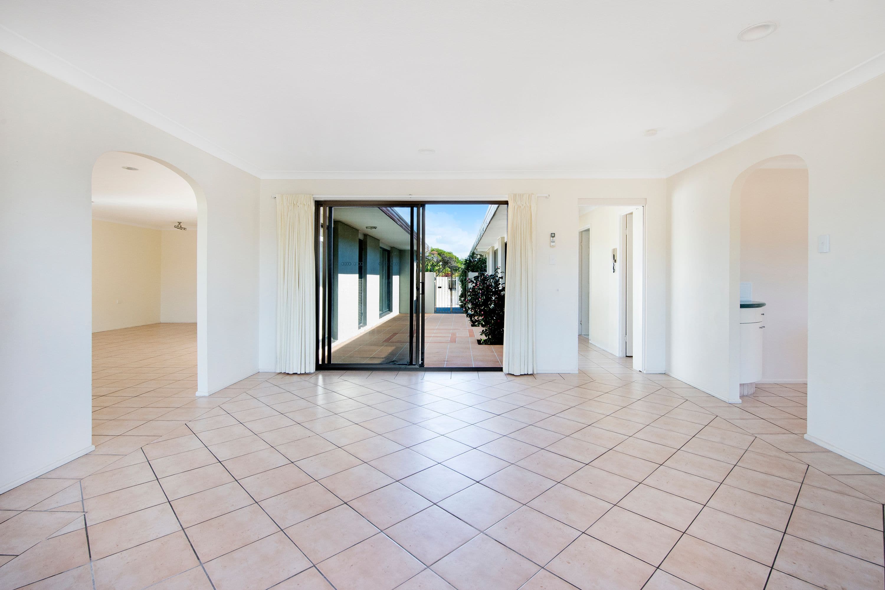 4 Plumosa Court, Mermaid Waters QLD 4218, Mermaid Waters - Thumbnail 4