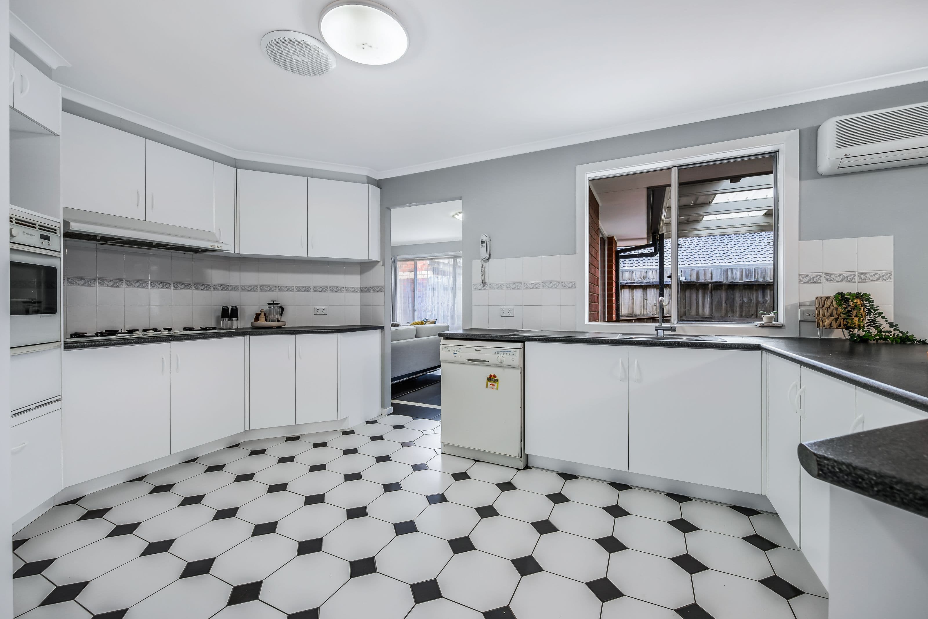 9 Kings Court, Oakleigh East VIC 3166, Oakleigh East - Thumbnail 3