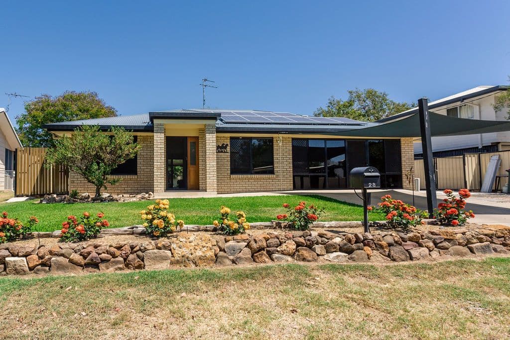 28 Dawn Crescent, Emerald QLD 4720, Emerald - Thumbnail 2