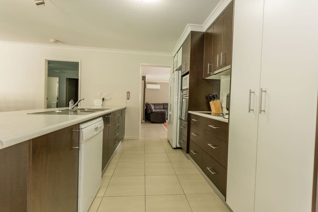 28 Dawn Crescent, Emerald QLD 4720, Emerald - Thumbnail 4