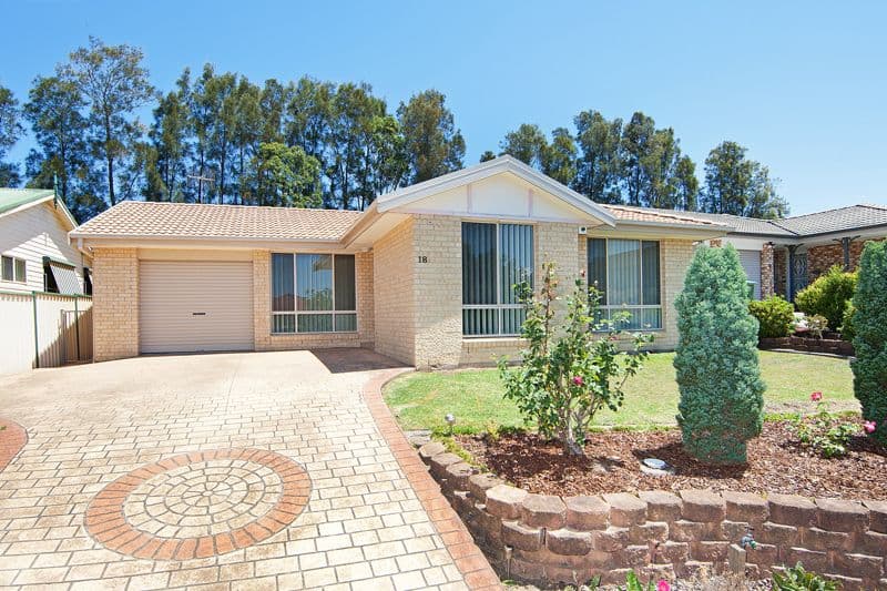 18 Macintyre Street, BATEAU BAY NSW 2261, Bateau Bay - Image 1