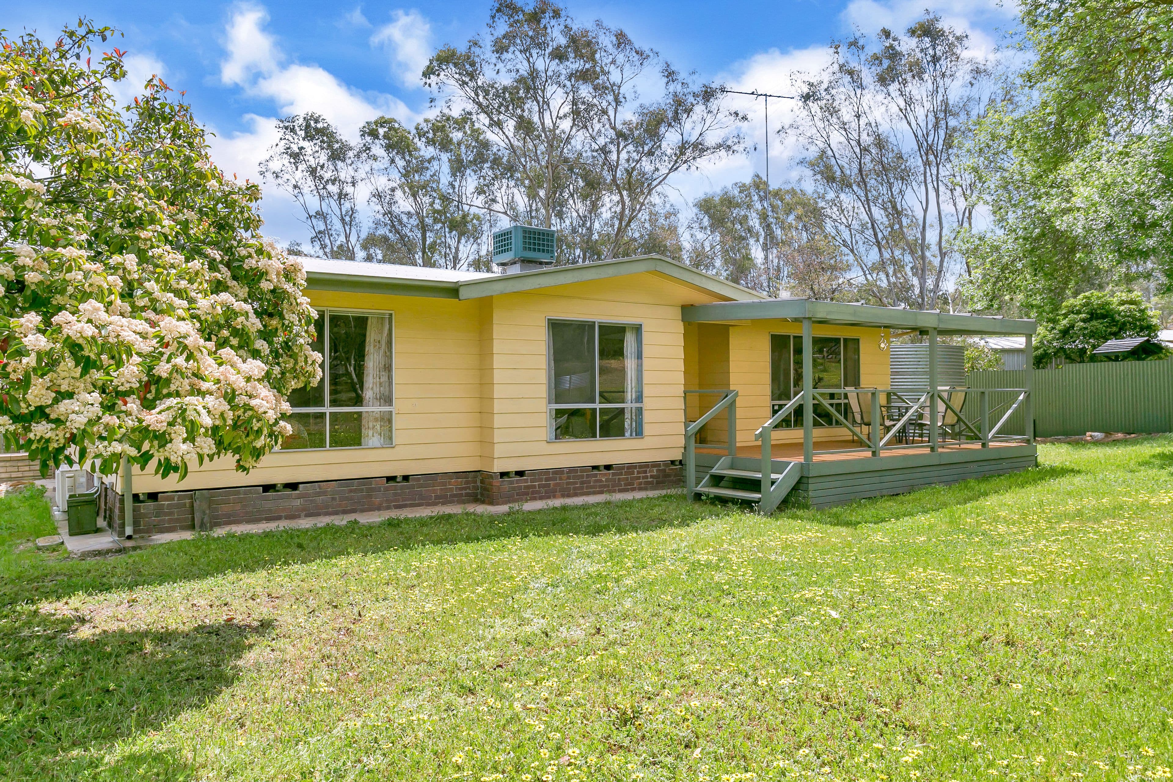9 Beaconsfield Lane, CAROLINE SPRINGS, Caroline Springs - Thumbnail 2