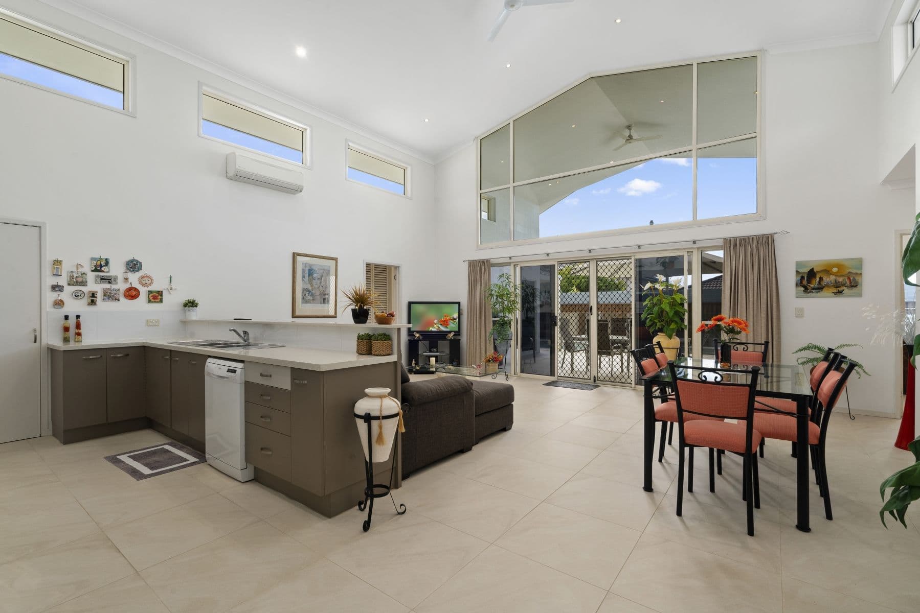 16 KANGAROO Street, North Lakes QLD 4509, North Lakes - Thumbnail 4