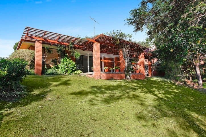 76 Jabiru Avenue, BURLEIGH WATERS QLD 4220, Burleigh Waters - Thumbnail 2