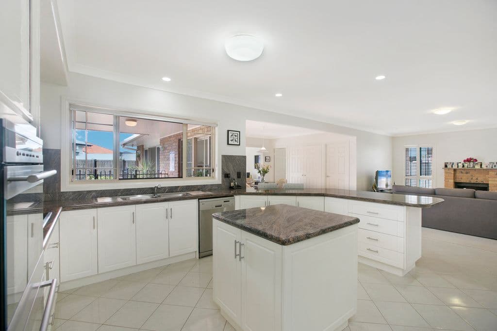 26 Holborn Crescent, Carindale QLD 4152, Carindale - Thumbnail 6