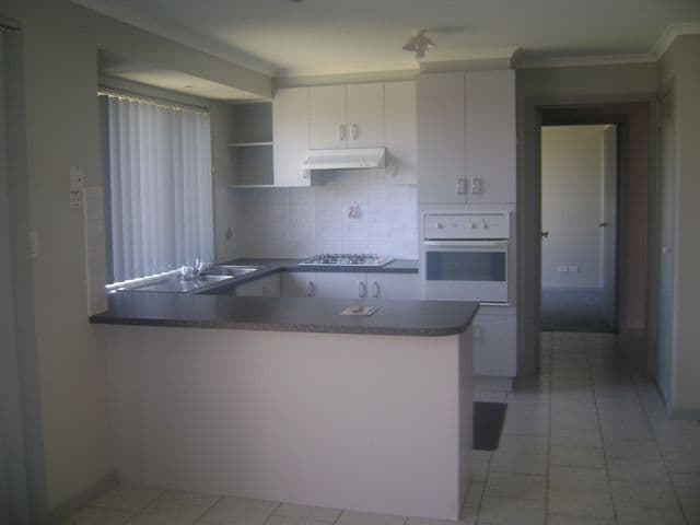 26 Crellin Avenue, ALTONA MEADOWS VIC 3028, Altona Meadows - Thumbnail 2