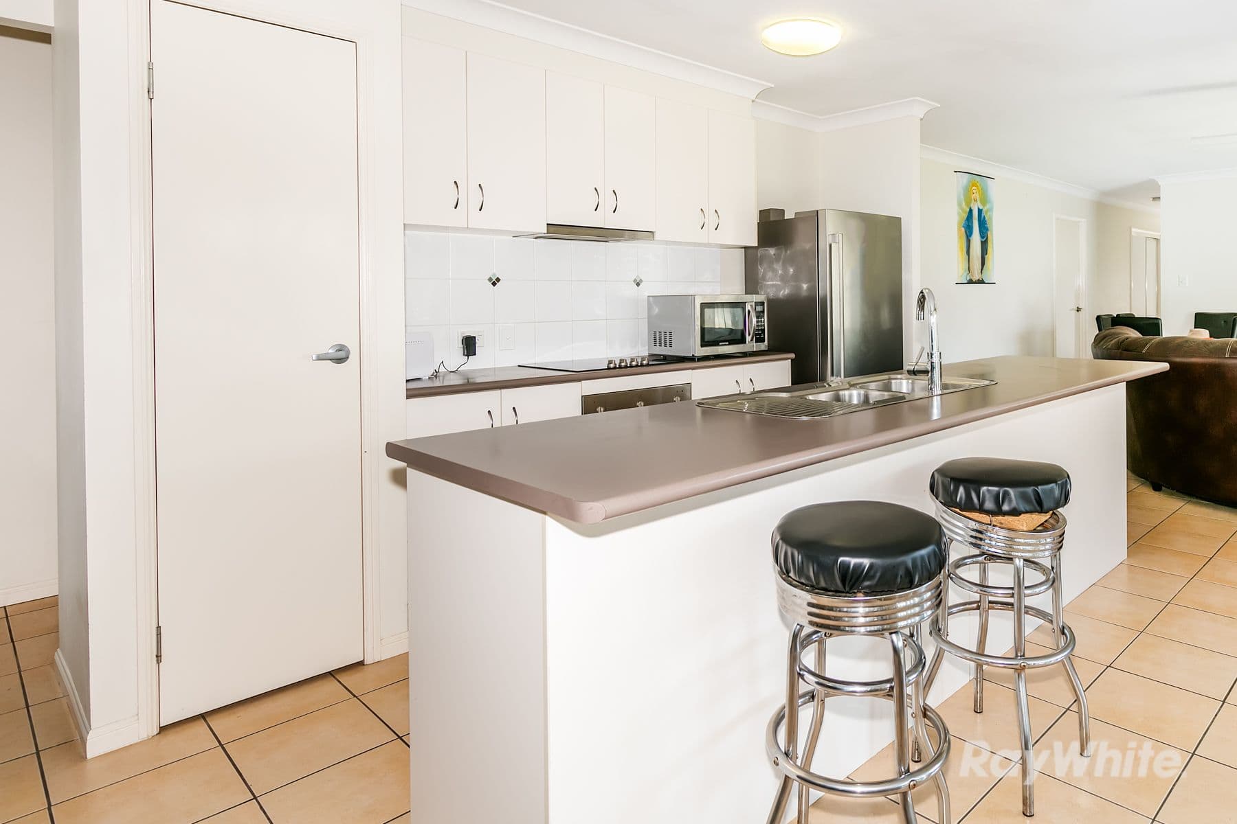 26 Stoneleigh Way, Holmview QLD 4207, Holmview - Thumbnail 3