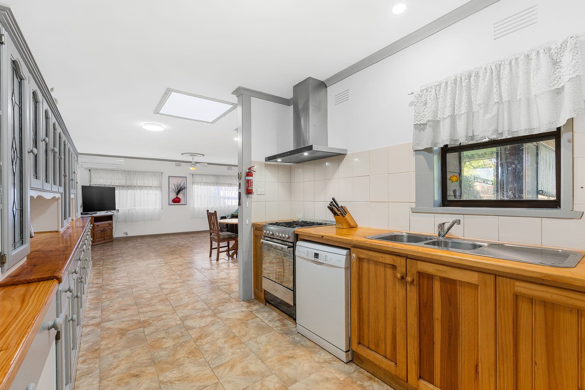 4 Lloyd Court, Blackburn South VIC 3130, Blackburn South - Thumbnail 3