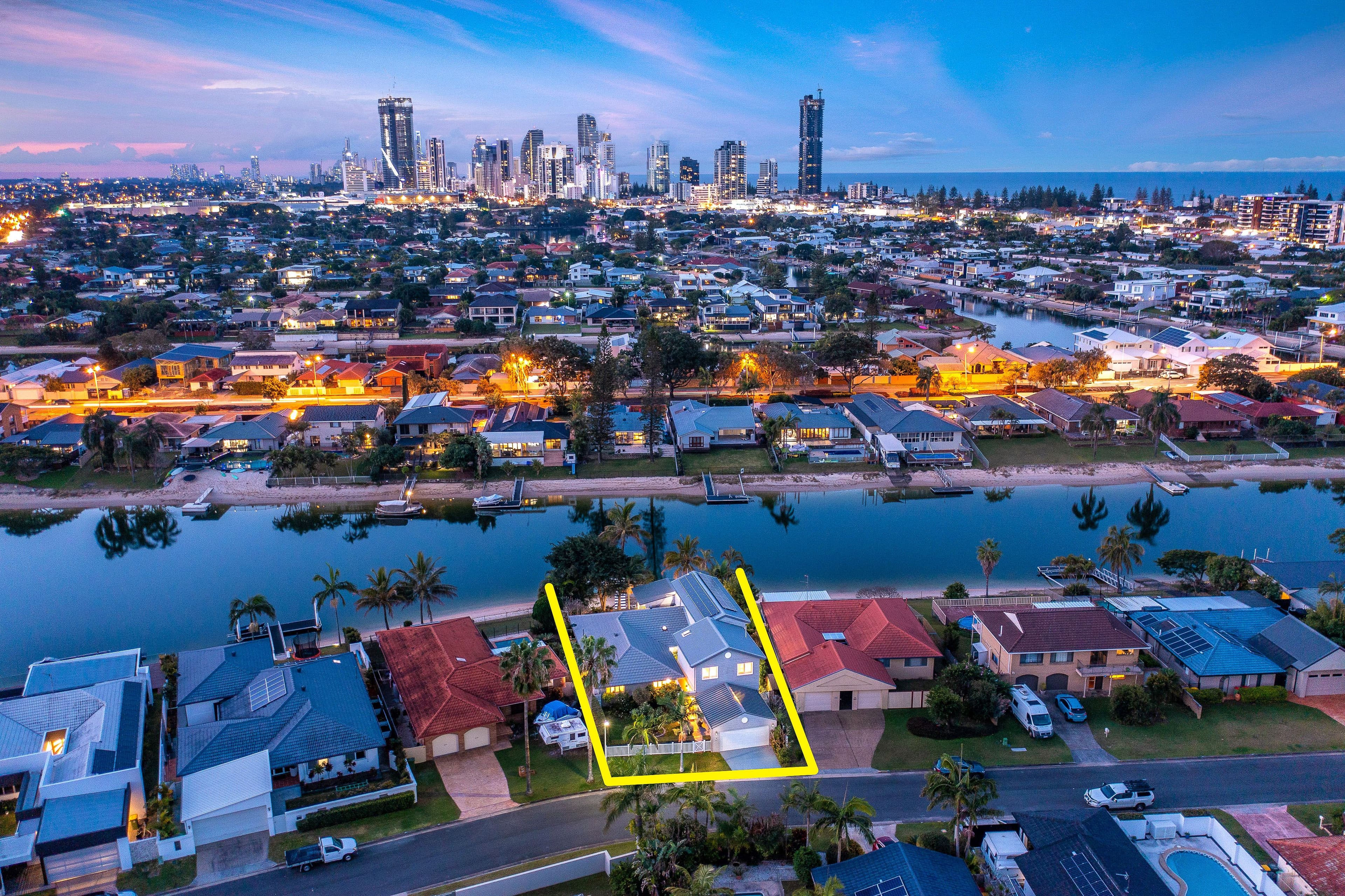 18 Weatherly Avenue, Mermaid Waters QLD 4218, Mermaid Waters - Thumbnail 2