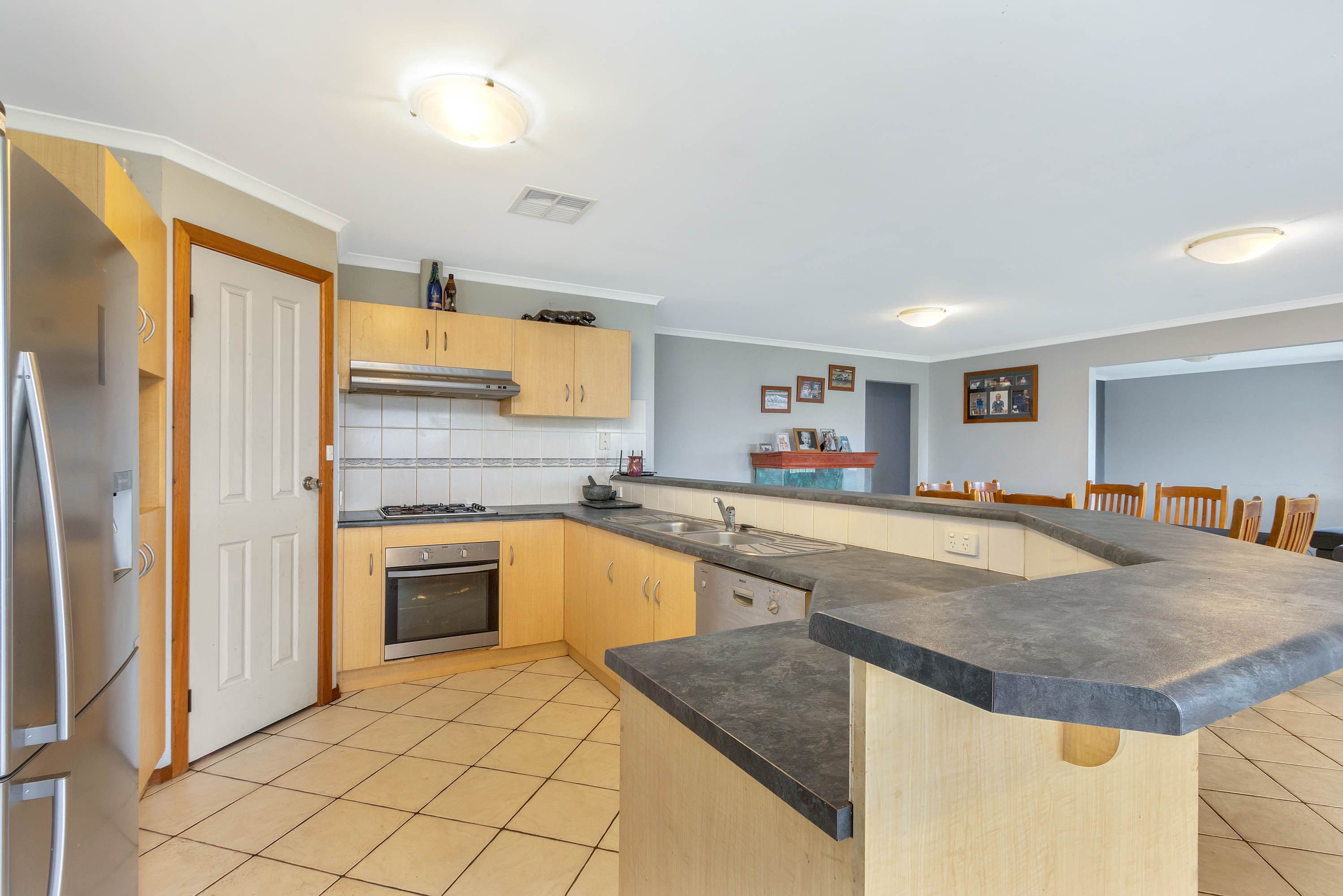 6 Katherine Crescent, Craigmore SA 5114, Craigmore - Thumbnail 2