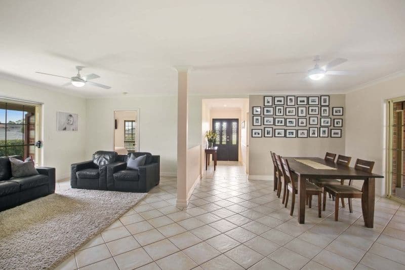 2 Blueberry Close, ABERGLASSLYN NSW 2320, Aberglasslyn - Thumbnail 3