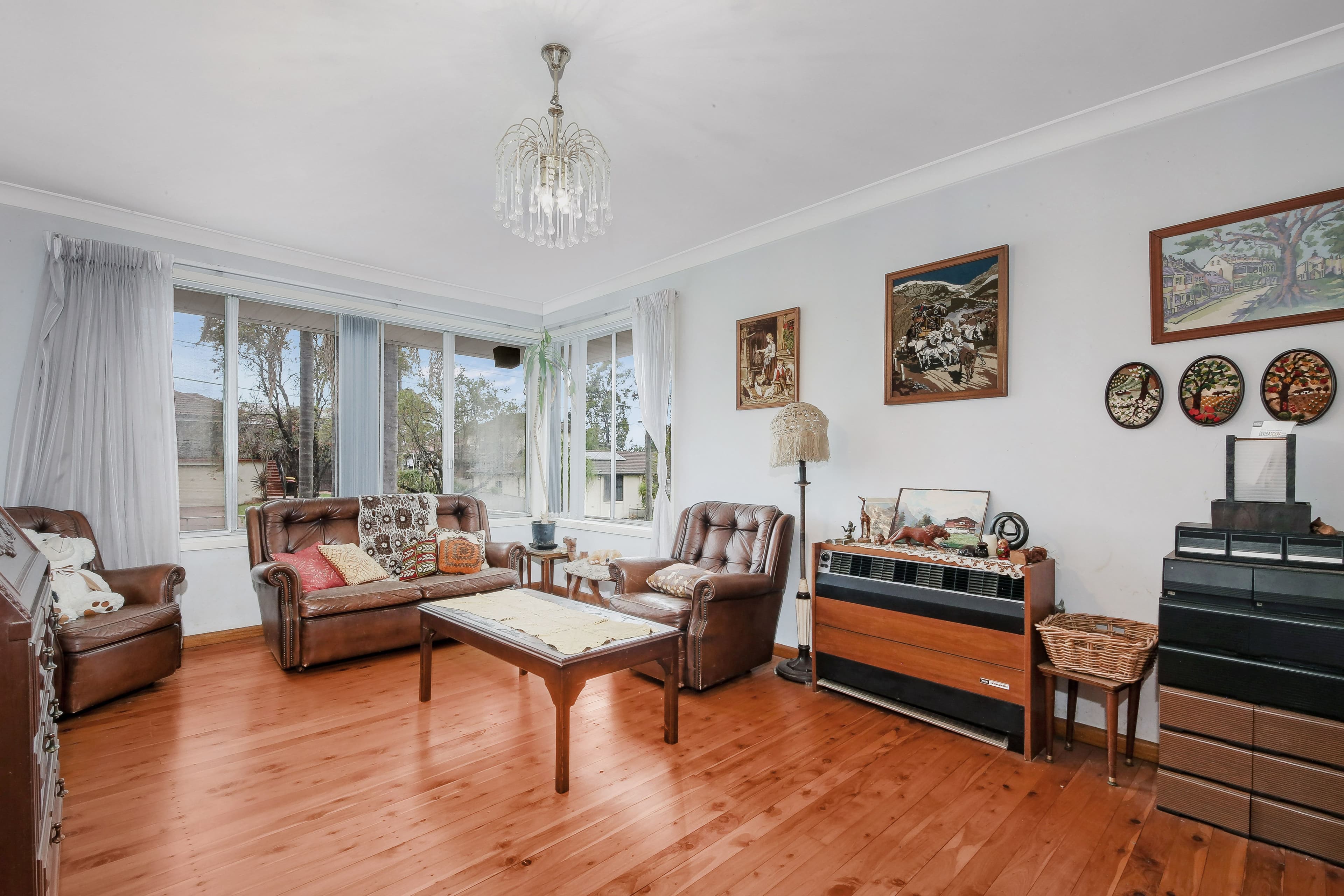 3 Saric Avenue, Georges Hall NSW 2198, Georges Hall - Thumbnail 2