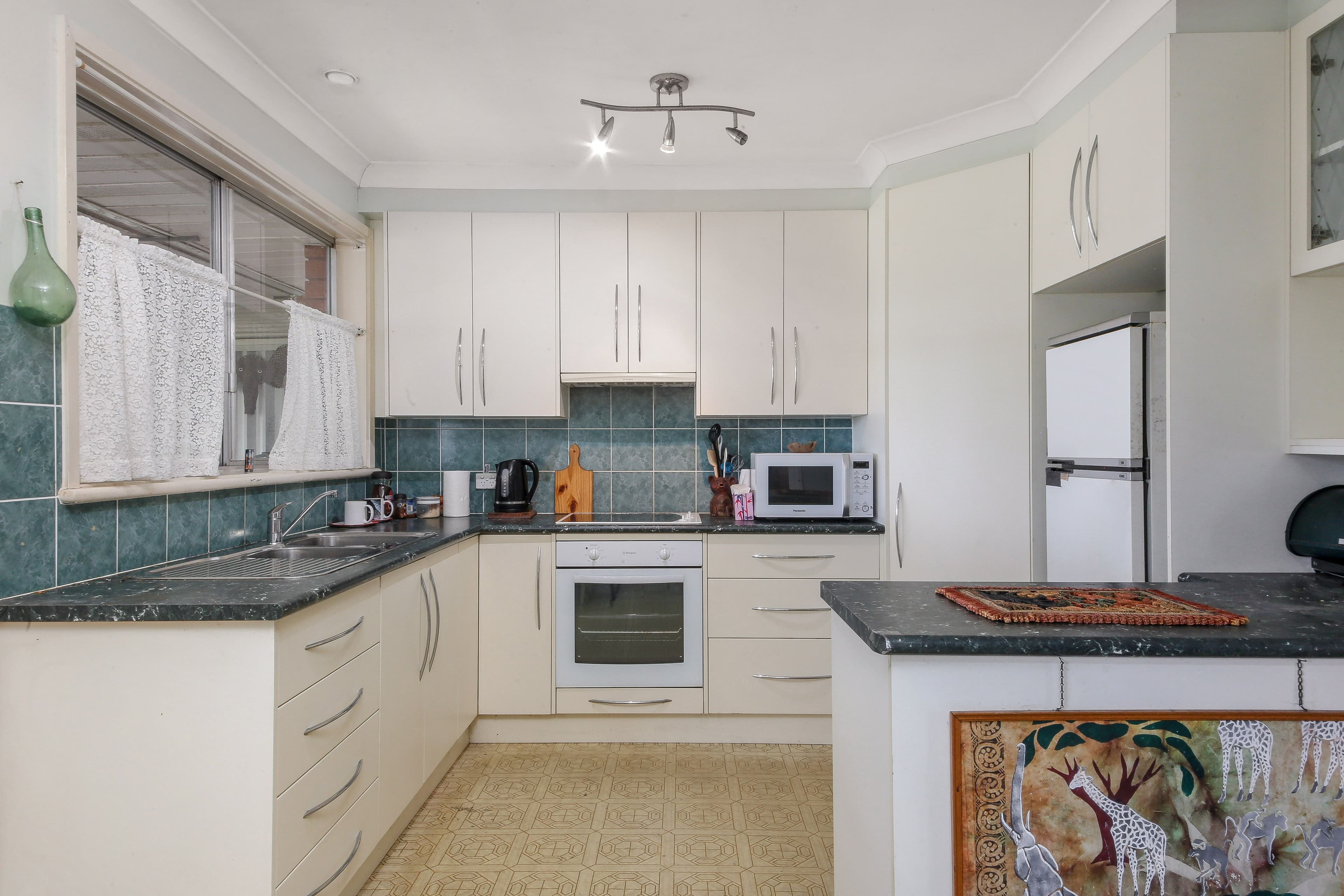 3 Saric Avenue, Georges Hall NSW 2198, Georges Hall - Thumbnail 4