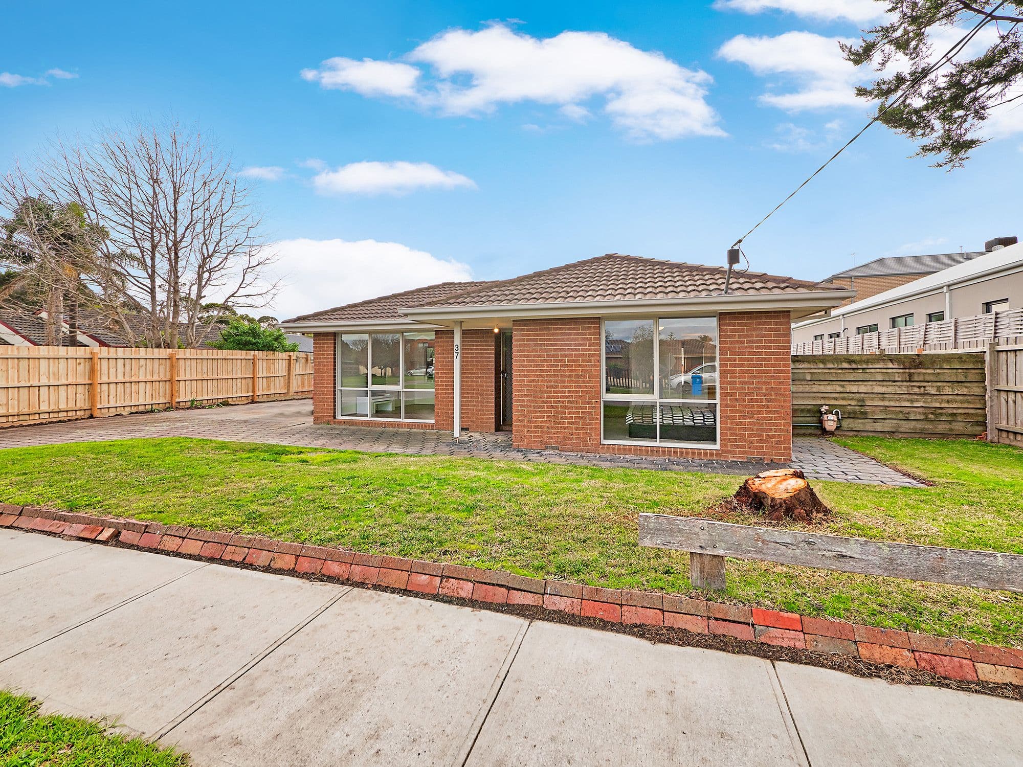 37 Huon Park Road, Cranbourne North VIC 3977, Cranbourne North - Thumbnail 2