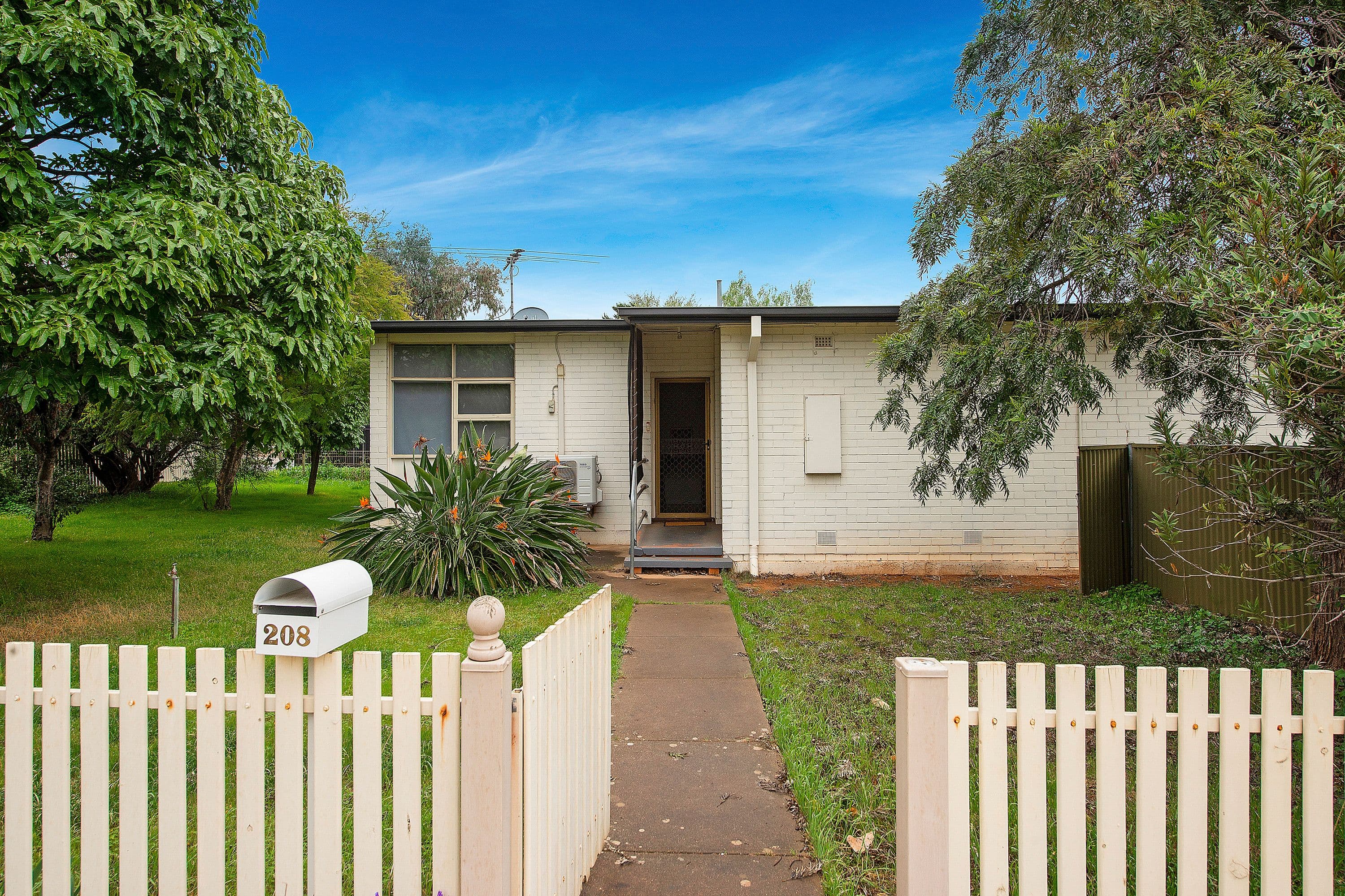 208 Woodford Road, Elizabeth North SA 5113, Elizabeth North - Thumbnail 2