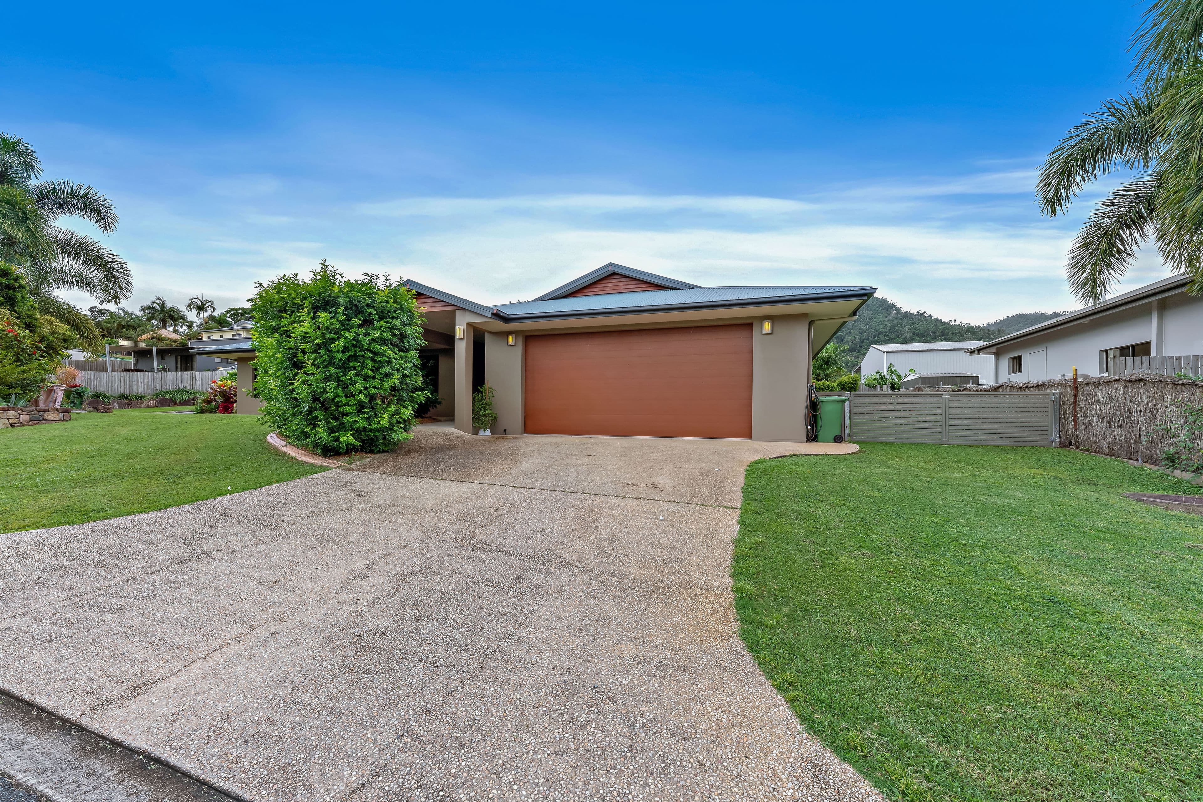 2 Linscot Close, Cannonvale QLD 4802, Cannonvale - Thumbnail 2
